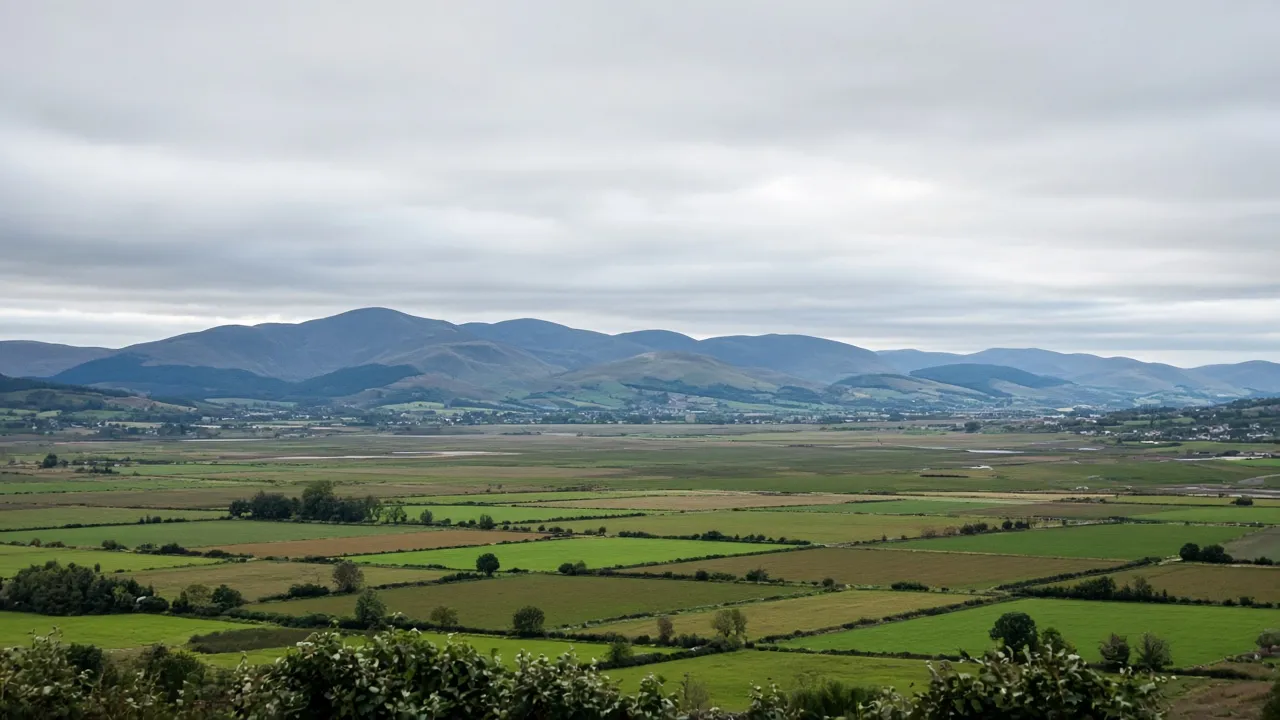 Flat Carse farmland toward the Ochil Hills from Stirling, Scotland